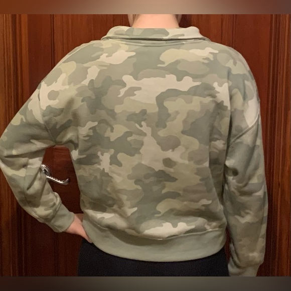 Hippie Rose Half Zip Army Print Sweatshirt Size Medium - Picture 2 of 3